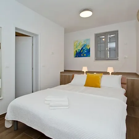 Dinko Apartment Hvar Town