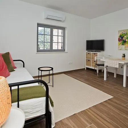 Apartment Dinko