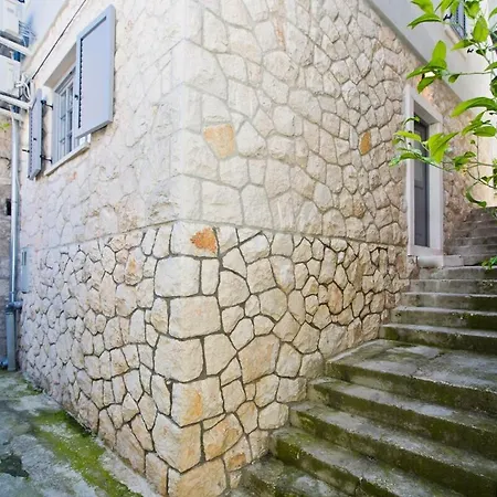 Dinko Apartment *
